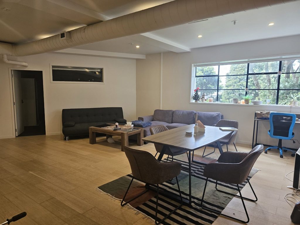 Vibrant Urban Living – 5 bedrooms, 2 bathrooms